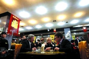 加拿大总理到北京炸酱面餐厅就餐 大山陪同