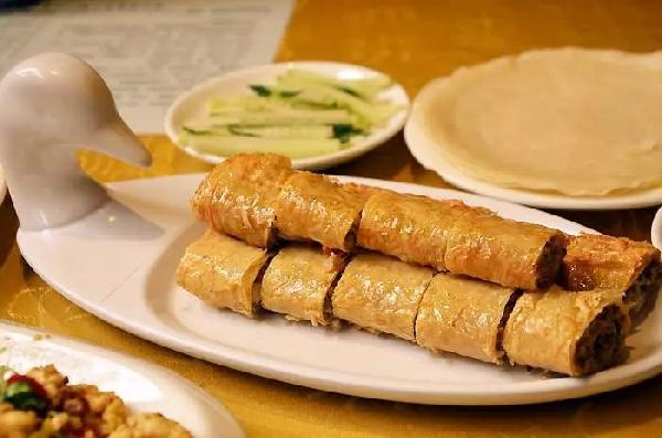 谁干谁亏的品类，竟被一个外行人干火了！