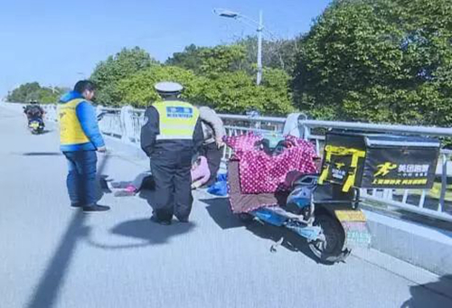 教训惨痛!外卖员为了抢一个单撞死老人赔63万