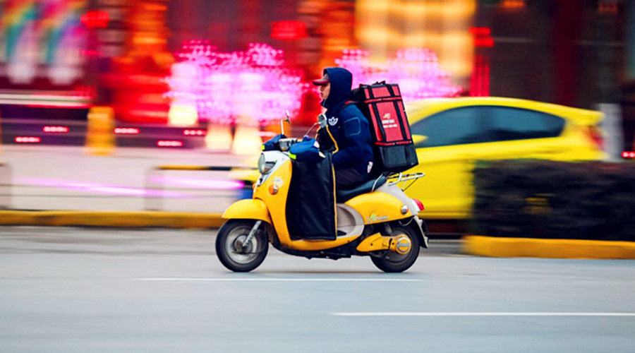 女子点外卖被放前台，一个差评引来牢狱之灾