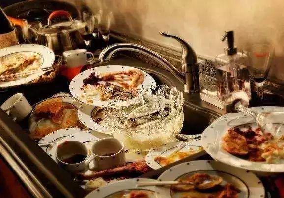 把剩菜和餐巾纸“混装”，长沙12家饭店被罚款